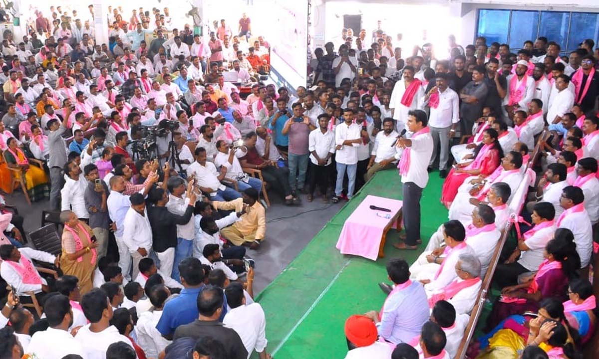పోలీసులు అత్యుత్సాహాన్ని మానుకోవాలని హితవు .. పల్లా అరెస్టుపై కేటీఆర్ ఆగ్రహం పోలీసులు అత్యుత్సాహాన్ని మానుకోవాలని హితవు .. పల్లా అరెస్టుపై కేటీఆర్ ఆగ్రహం
