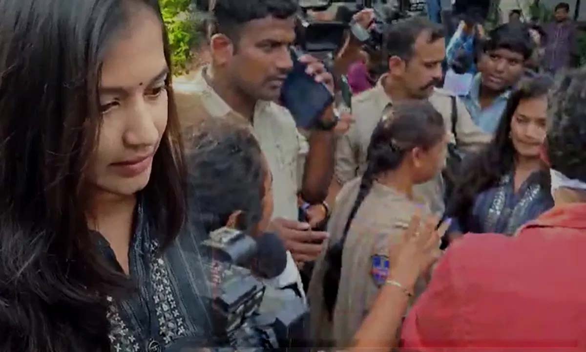 Masthan Sai: మస్తాన్ సాయి.. లావణ్య కేసులో ట్విస్టు! హీరో నిఖిల్ ఫోన్ హాక్.. ప్రైవేట్ వీడియోలు లీక్ Masthan Sai: మస్తాన్ సాయి.. లావణ్య కేసులో ట్విస్టు! హీరో నిఖిల్ ఫోన్ హాక్.. ప్రైవేట్ వీడియోలు లీక్