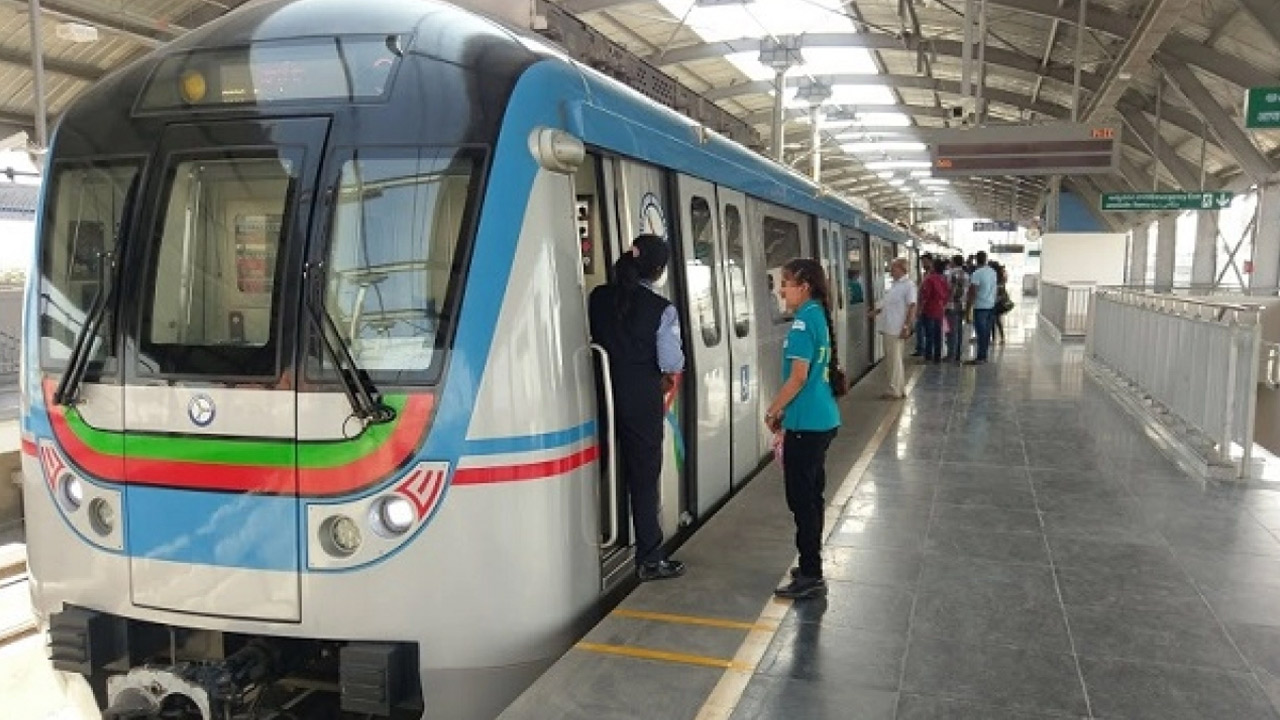 Hyd Metro | మెట్రో రైలు ప్రయాణికులకు షాక్.. చార్జీల పెంపుకు రంగం సిద్ధం! Hyd Metro | మెట్రో రైలు ప్రయాణికులకు షాక్.. చార్జీల పెంపుకు రంగం సిద్ధం!