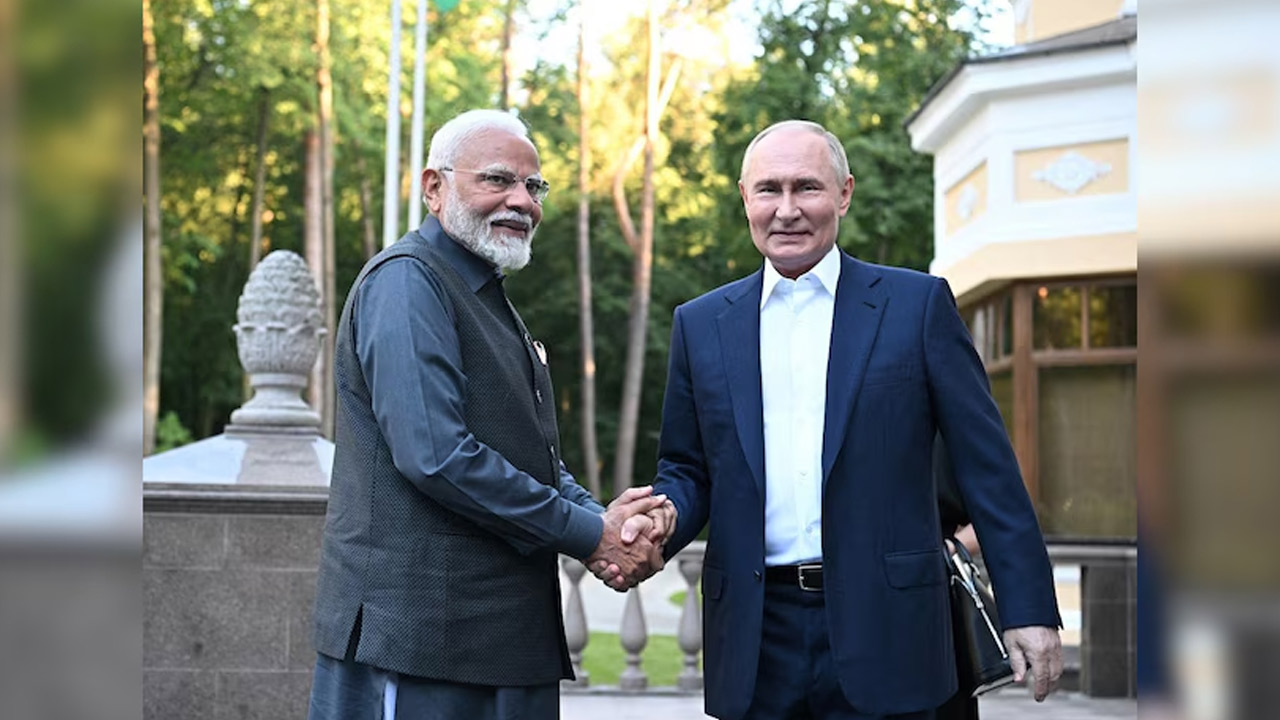 Modi & Putin | మీ ఎన్నో ఏళ్ల కృషి ఫలితమే అది.. ప్రధాని మోదీపై పుతిన్ ప్రశంసలు..! Modi & Putin | మీ ఎన్నో ఏళ్ల కృషి ఫలితమే అది.. ప్రధాని మోదీపై పుతిన్ ప్రశంసలు..!