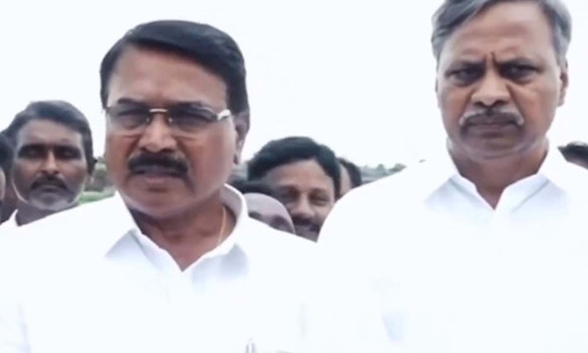 రైతు ప్రభాకర్ ఆత్మహత్యకు కాంగ్రెస్ నేతలే కారణం … మాజీ మంత్రి నిరంజన్రెడ్డి రైతు ప్రభాకర్ ఆత్మహత్యకు కాంగ్రెస్ నేతలే కారణం … మాజీ మంత్రి నిరంజన్రెడ్డి