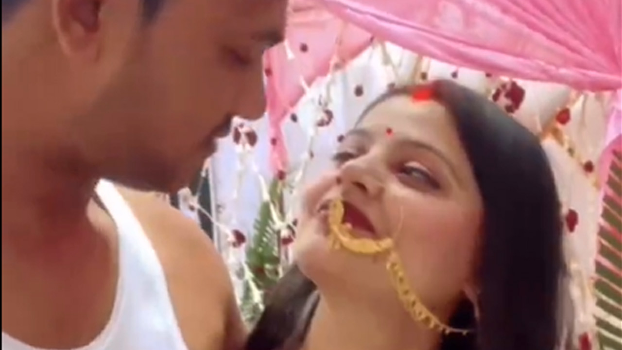 Viral Video | శోభనం రాత్రి కొత్త జంట విపరీత చేష్ట.. ఫోన్ కెమెరా ఆన్ చేసి..! Viral Video | శోభనం రాత్రి కొత్త జంట విపరీత చేష్ట.. ఫోన్ కెమెరా ఆన్ చేసి..!