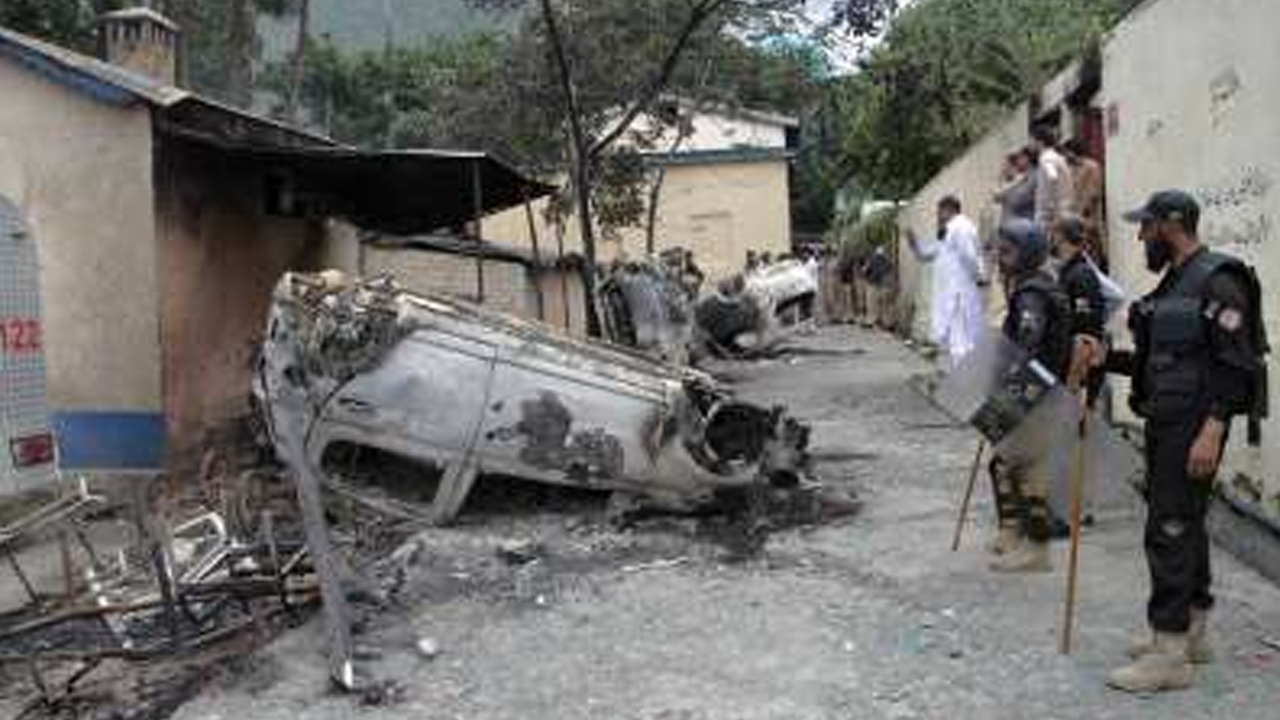 Pakistan violence | పాకిస్థాన్లో భూమి కోసం రెండు వర్గాల మధ్య ఘర్షణ.. 36 మంది దుర్మరణం..! Pakistan violence | పాకిస్థాన్లో భూమి కోసం రెండు వర్గాల మధ్య ఘర్షణ.. 36 మంది దుర్మరణం..!