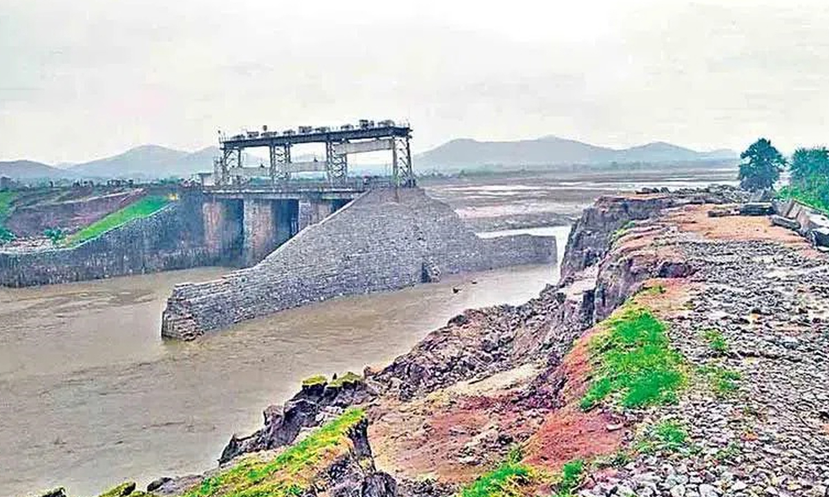Peddavagu | పెదవాగు కొట్టుకపోవడంపై ఎన్డీఎస్ఏ సీరియస్.. నలుగురు అధికారులకు మోమోలు Peddavagu | పెదవాగు కొట్టుకపోవడంపై ఎన్డీఎస్ఏ సీరియస్.. నలుగురు అధికారులకు మోమోలు