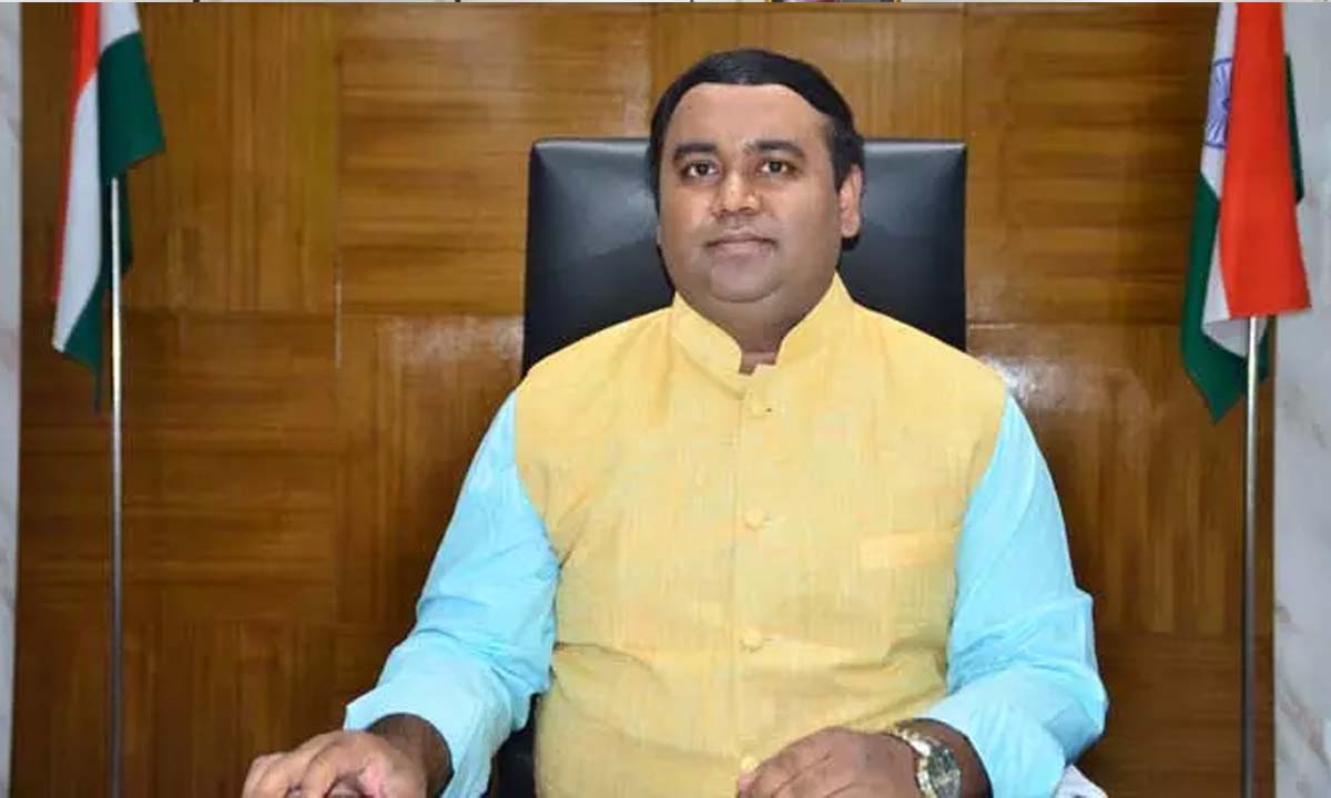 Rahul Raj | బంగ్లాదేశ్ డిప్యూటీ కమిషనర్లు, జిల్లా కలెక్లర్లకు శిక్షణనిచ్చిన మెదక్ కలెక్టర్ రాహుల్ రాజ్ Rahul Raj | బంగ్లాదేశ్ డిప్యూటీ కమిషనర్లు, జిల్లా కలెక్లర్లకు శిక్షణనిచ్చిన మెదక్ కలెక్టర్ రాహుల్ రాజ్