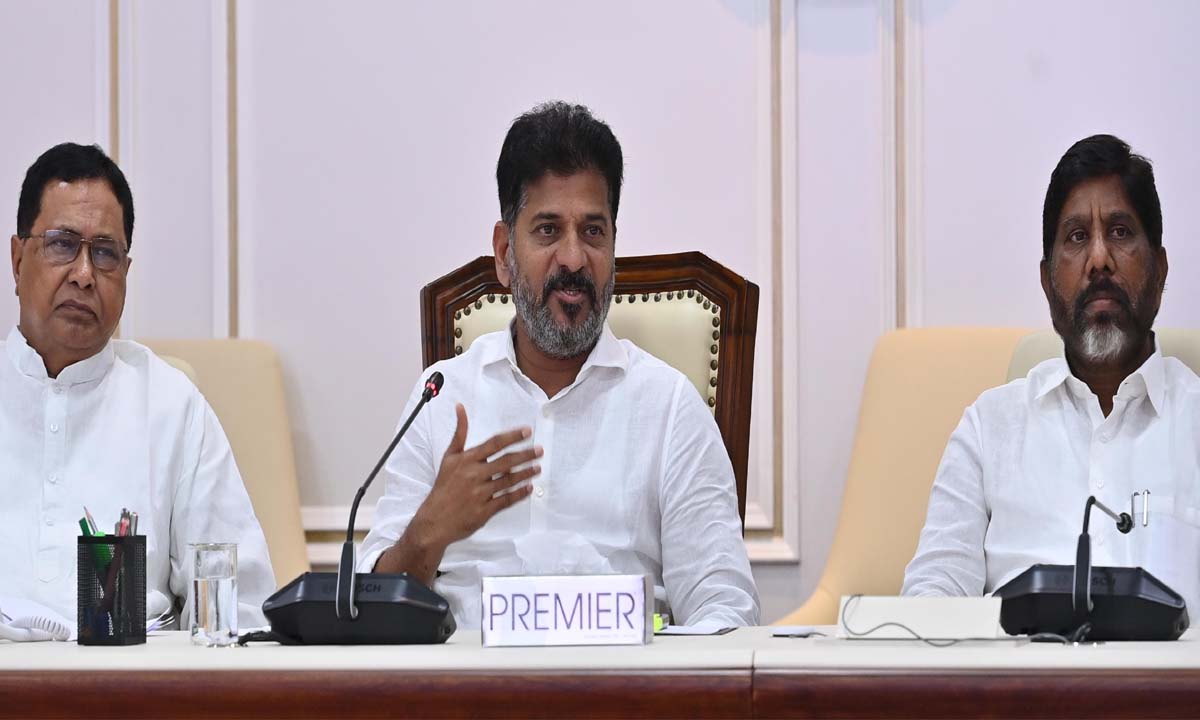 Panchayat Elections| ఆగస్ట్లో పంచాయతీ ఎన్నికలు! ఐదేళక్రితం రిజర్వేషన్ల ప్రకారమే ఎన్నికలు : సీఎం రేవంత్రెడ్డి Panchayat Elections| ఆగస్ట్లో పంచాయతీ ఎన్నికలు! ఐదేళక్రితం రిజర్వేషన్ల ప్రకారమే ఎన్నికలు : సీఎం రేవంత్రెడ్డి