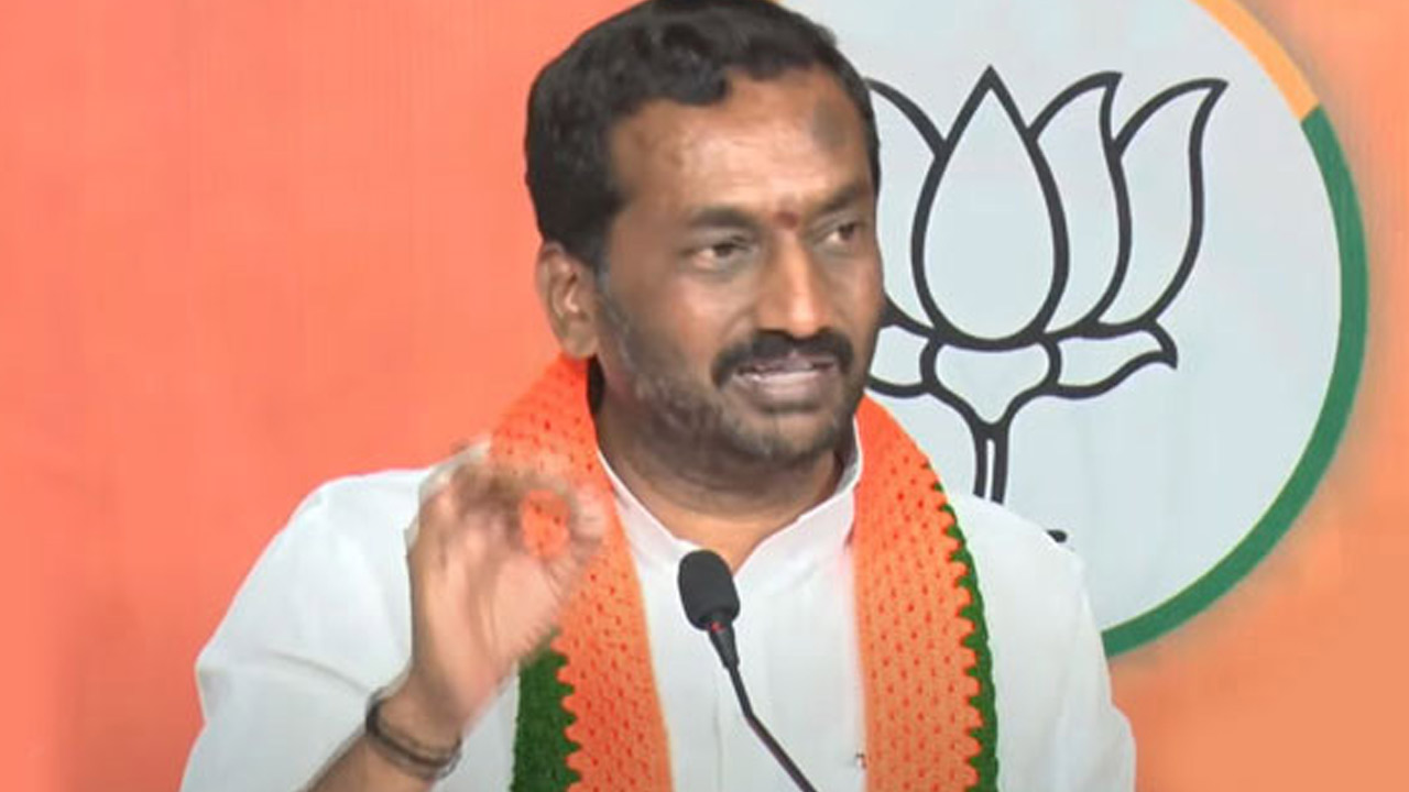 MP Raghunandan Rao | త్వరలో బీఆర్ఎస్ను వీడనున్న మరో 15 మంది ఎమ్మెల్యేలు..! MP Raghunandan Rao | త్వరలో బీఆర్ఎస్ను వీడనున్న మరో 15 మంది ఎమ్మెల్యేలు..!