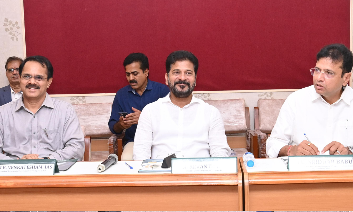 స్కిల్ యూనివర్సిటీకి ప్రతిపాదనలతో రండి: సీఎం రేవంత్రెడ్డి స్కిల్ యూనివర్సిటీకి ప్రతిపాదనలతో రండి: సీఎం రేవంత్రెడ్డి