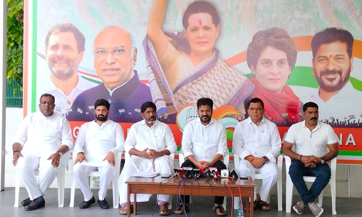 Telangana Congress | ఈ నెల 18న కాంగ్రెస్ శాసనసభా పక్షం భేటీ.. 20న వరంగల్లో కాంగ్రెస్ రైతు బహిరంగ సభ Telangana Congress | ఈ నెల 18న కాంగ్రెస్ శాసనసభా పక్షం భేటీ.. 20న వరంగల్లో కాంగ్రెస్ రైతు బహిరంగ సభ