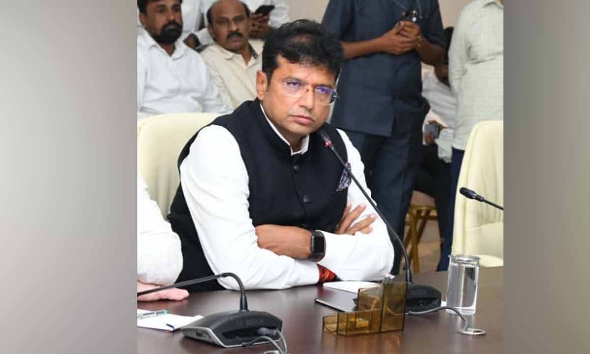 Sridhar Babu | ప్రభుత్వ భూముల ఆక్రమణపై మంత్రి శ్రీధర్బాబు ఆగ్రహం Sridhar Babu | ప్రభుత్వ భూముల ఆక్రమణపై మంత్రి శ్రీధర్బాబు ఆగ్రహం