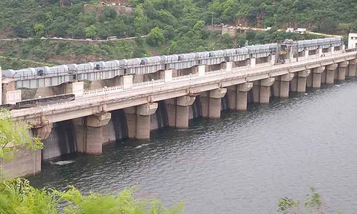 Srisailam | శ్రీశైలంకు పోటెత్తిన వరద .. రేపు గేట్లు ఎత్తే అవకాశం Srisailam | శ్రీశైలంకు పోటెత్తిన వరద .. రేపు గేట్లు ఎత్తే అవకాశం