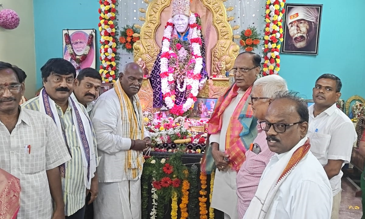 Gutha Sukender Reddy | సమృద్ధిగా వానలు కురవాలి.. పంటలు పండాలి: మండలి చైర్మన్ గుత్తా Gutha Sukender Reddy | సమృద్ధిగా వానలు కురవాలి.. పంటలు పండాలి: మండలి చైర్మన్ గుత్తా