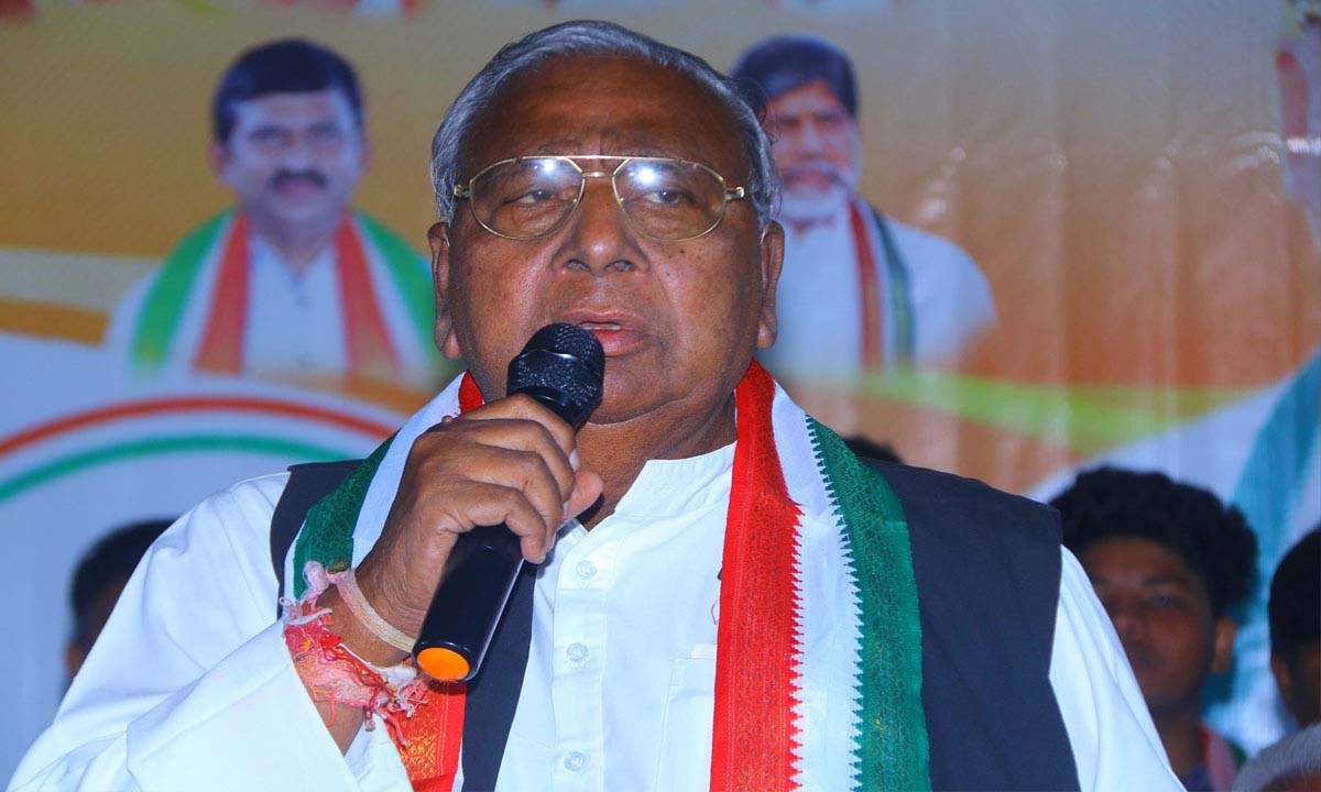 V. HANUMANTHA RAO | కేకే ఖాళీ చేసిన సీటులో నాకు అవకాశమివ్వాలి .. సీనియర్ నేత వీహెచ్ కీలక వ్యాఖ్యలు V. HANUMANTHA RAO | కేకే ఖాళీ చేసిన సీటులో నాకు అవకాశమివ్వాలి .. సీనియర్ నేత వీహెచ్ కీలక వ్యాఖ్యలు
