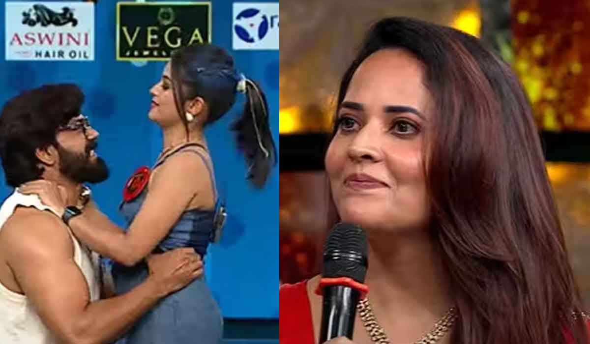 Anasuya| మొన్న జాకెట్ విప్పింది, ఇప్పుడు స్టూడెంట్స్తో రొమాన్స్.. అనసూయపై తెగ ట్రోలింగ్ Anasuya| మొన్న జాకెట్ విప్పింది, ఇప్పుడు స్టూడెంట్స్తో రొమాన్స్.. అనసూయపై తెగ ట్రోలింగ్