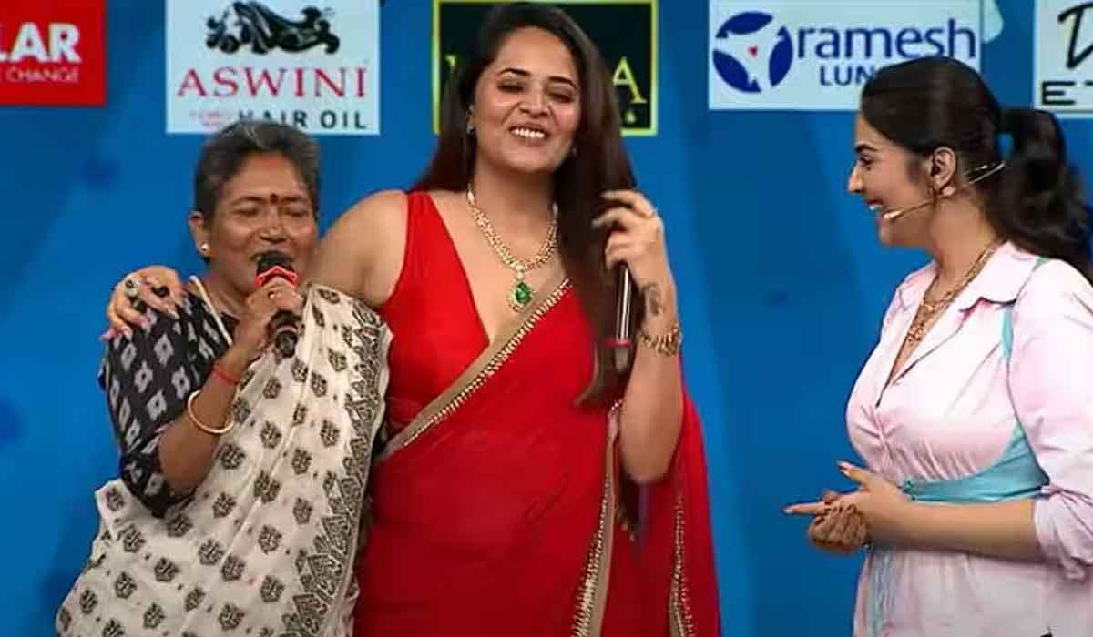 Anausya| ఏంటి.. అనసూయను తన భర్త నుండి విడదీయాలని ఈమె చూసిందా? Anausya| ఏంటి.. అనసూయను తన భర్త నుండి విడదీయాలని ఈమె చూసిందా?