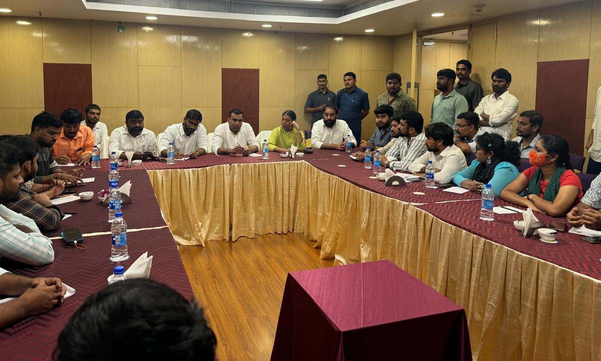 Group 2 | గ్రూప్ 2 వాయిదాకు అవకాశం … హామీలను నిలబెట్టుకుంటామన్న ఎంపీ చామల, ఎమ్మెల్సీ బల్మూరి Group 2 | గ్రూప్ 2 వాయిదాకు అవకాశం … హామీలను నిలబెట్టుకుంటామన్న ఎంపీ చామల, ఎమ్మెల్సీ బల్మూరి