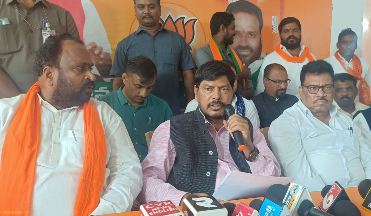 Minister Ramdas Athavale  | ఎన్డీయే ప్రభుత్వానికి దేశమంతా సమానమే.. Minister Ramdas Athavale  | ఎన్డీయే ప్రభుత్వానికి దేశమంతా సమానమే..