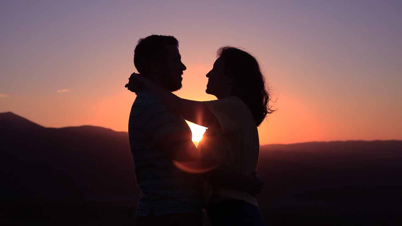 Couple Relation | భార్యాభర్తల మధ్య బంధం బలపడాలంటే.. ఈ ఏడు సూత్రాలు పాటించాల్సిందే..! Couple Relation | భార్యాభర్తల మధ్య బంధం బలపడాలంటే.. ఈ ఏడు సూత్రాలు పాటించాల్సిందే..!