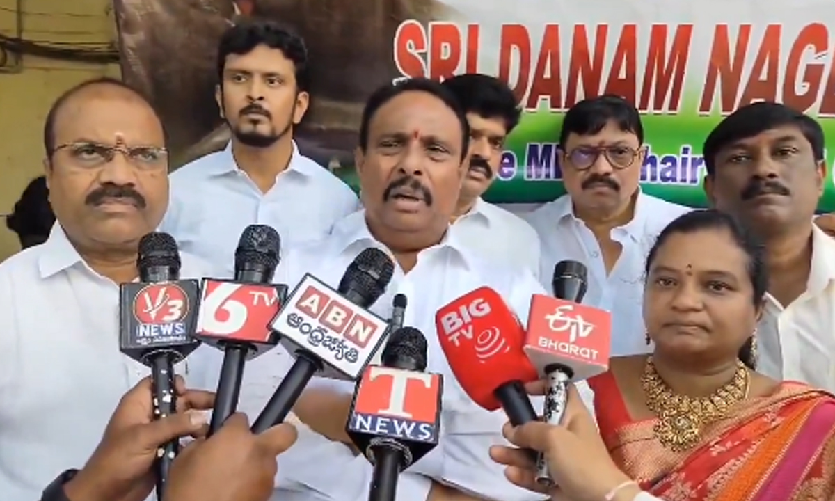 MLA Danam Nagender | కేంద్ర మంత్రులను హైదరాబాద్లో తిరగనివ్వం: ఎమ్మెల్యే దానం నాగేందర్ MLA Danam Nagender | కేంద్ర మంత్రులను హైదరాబాద్లో తిరగనివ్వం: ఎమ్మెల్యే దానం నాగేందర్