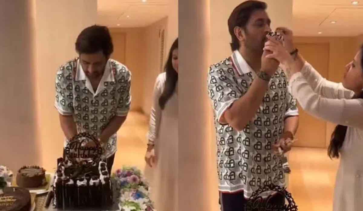 Dhoni| ధోని బర్త్ డే సెలబ్రేషన్స్.. ఆయన భార్య చేసిన పనికి అంతా షాక్ Dhoni| ధోని బర్త్ డే సెలబ్రేషన్స్.. ఆయన భార్య చేసిన పనికి అంతా షాక్