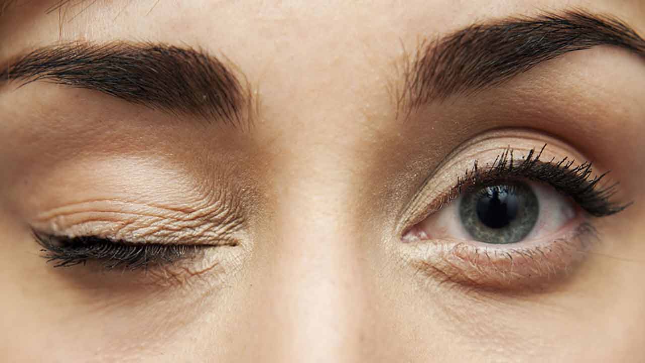 Eye twitching | కన్ను అదిరితే లాభమా..? నష్టమా..? ఏ కన్ను అదిరితే ఎవరికి మంచిది..?? Eye twitching | కన్ను అదిరితే లాభమా..? నష్టమా..? ఏ కన్ను అదిరితే ఎవరికి మంచిది..??