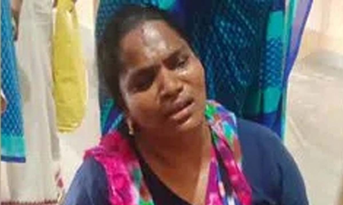 జనగామ కలెక్టరేట్లో మహిళా రైతు ఆత్మహత్యాయత్నం .. ఈ మధ్యలోనే ఓ రైతు ఆత్మహత్యాయత్నం జనగామ కలెక్టరేట్లో మహిళా రైతు ఆత్మహత్యాయత్నం .. ఈ మధ్యలోనే ఓ రైతు ఆత్మహత్యాయత్నం