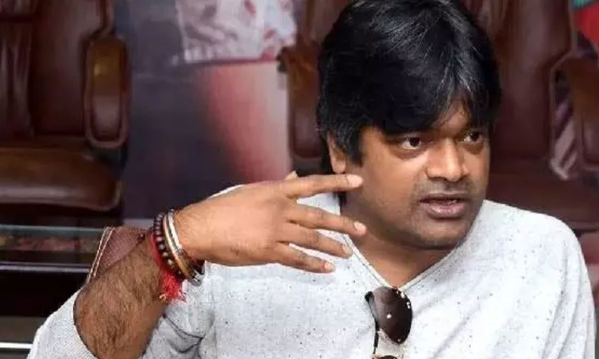 Harish Shankar| ఢీ అంటే ఢీ.. ట్విట్టర్లో మీడియా వ్యక్తితో హరీష్ శంకర్ కోల్డ్ వార్.. కారణం ఏంటంటే..! Harish Shankar| ఢీ అంటే ఢీ.. ట్విట్టర్లో మీడియా వ్యక్తితో హరీష్ శంకర్ కోల్డ్ వార్.. కారణం ఏంటంటే..!