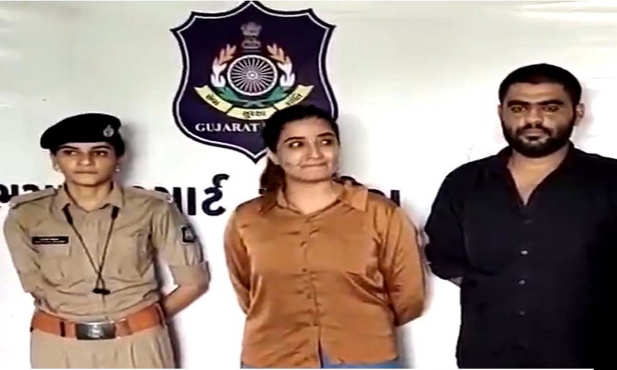 సీఐడీ హెడ్కానిస్టేబుల్.. అందాల రాణి.. కట్ చేస్తే లిక్కర్ మాఫియాతో దొరికిపోయింది! సీఐడీ హెడ్కానిస్టేబుల్.. అందాల రాణి.. కట్ చేస్తే లిక్కర్ మాఫియాతో దొరికిపోయింది!