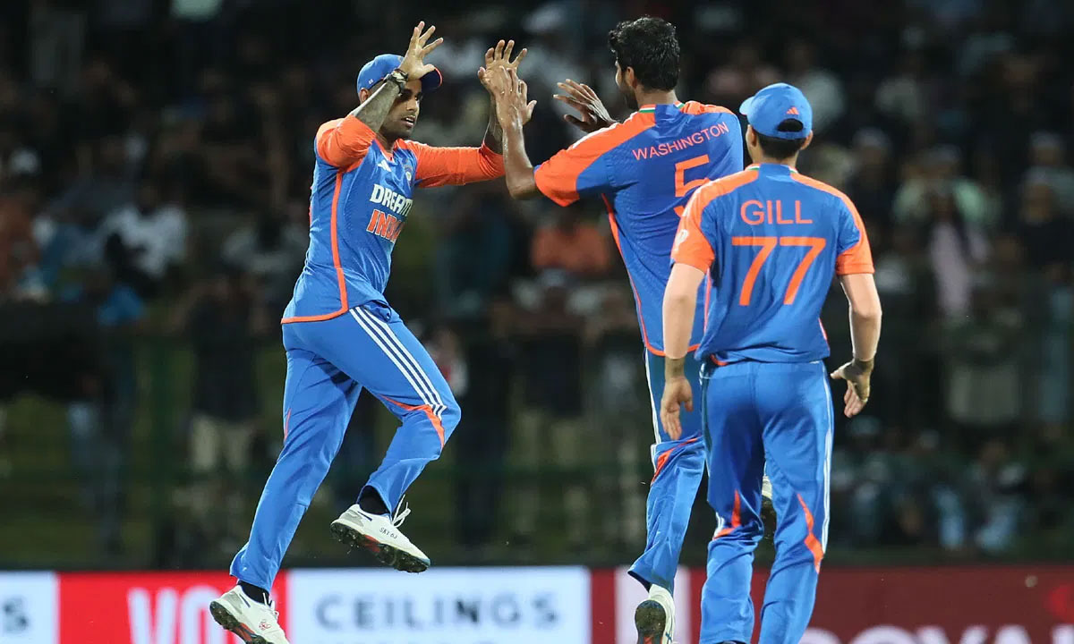 Ind vs SL| సూపర్ ఓవర్లో సునాయాసంగా గెలిచిన ఇండియా.. థ్రి్ల్లింగ్ విక్టరీతో ఫ్యాన్స్ ఫుల్ ఖుష్ Ind vs SL| సూపర్ ఓవర్లో సునాయాసంగా గెలిచిన ఇండియా.. థ్రి్ల్లింగ్ విక్టరీతో ఫ్యాన్స్ ఫుల్ ఖుష్