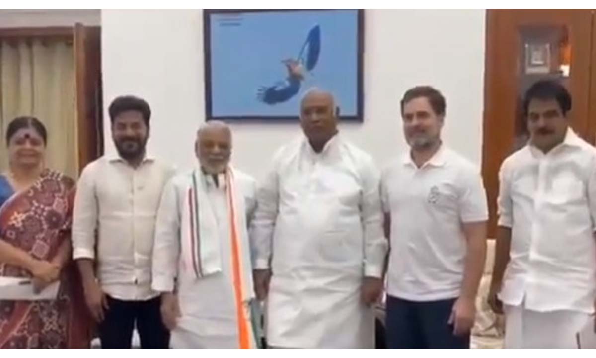 తేలని చర్చలు,కేబినెట్ విస్తరణ,పీసీసీ నూతన సారధి వీడని సస్పెన్స్ .. ఖర్గే నివాసంలో కీలక చర్చలు తేలని చర్చలు,కేబినెట్ విస్తరణ,పీసీసీ నూతన సారధి వీడని సస్పెన్స్ .. ఖర్గే నివాసంలో కీలక చర్చలు