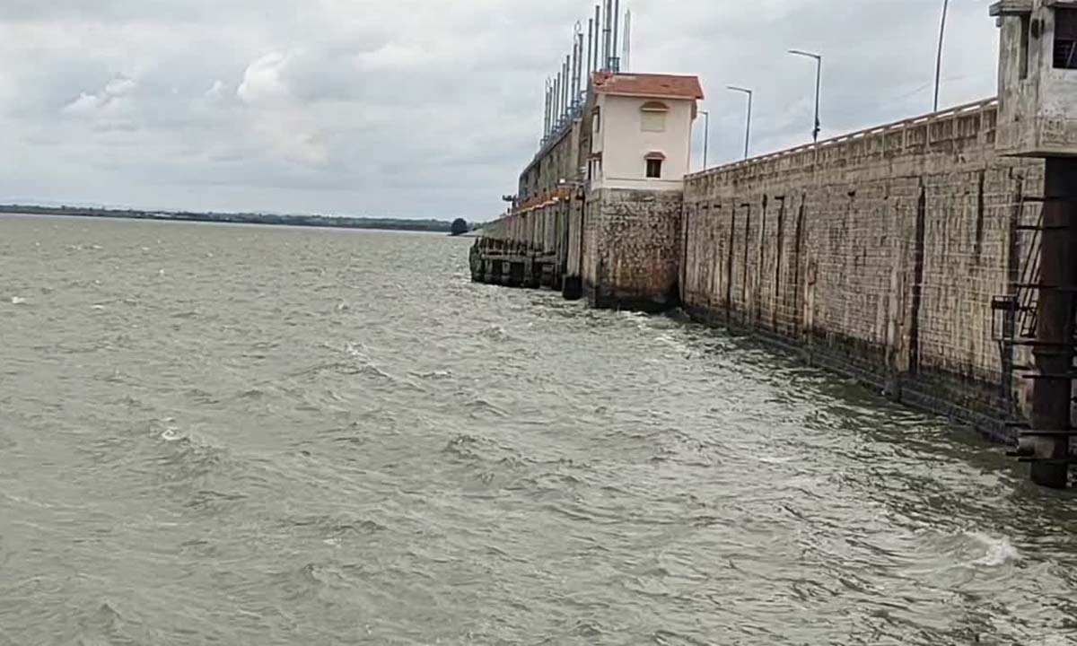 వడివడిగా కృష్ణమ్మ,జూరాలకు పరుగులు .. గోదావరి పరివాహకంలో భారీ వర్షాలు వడివడిగా కృష్ణమ్మ,జూరాలకు పరుగులు .. గోదావరి పరివాహకంలో భారీ వర్షాలు