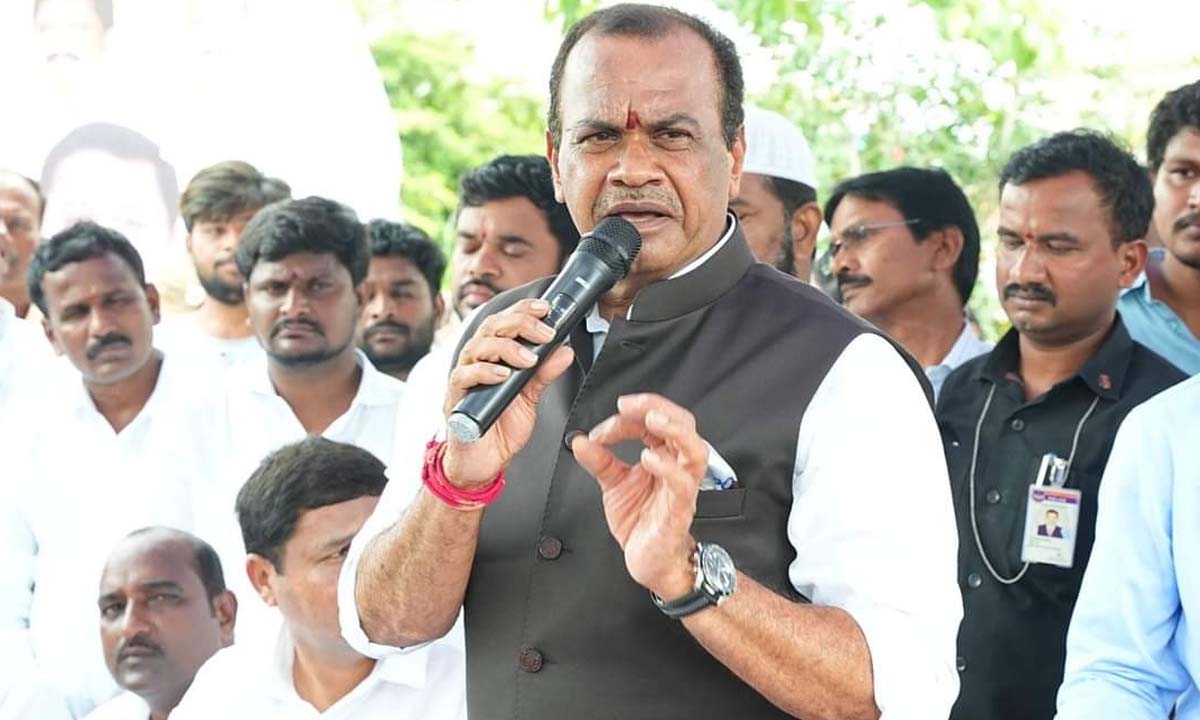 కాంగ్రెస్ పాలనలో రైతాంగానికి ప్రాధాన్యత , 32వేల కోట్లతో రైతు రుణమాఫీ … మంత్రి కోమటిరెడ్డి వెంకట్రెడ్డి కాంగ్రెస్ పాలనలో రైతాంగానికి ప్రాధాన్యత , 32వేల కోట్లతో రైతు రుణమాఫీ … మంత్రి కోమటిరెడ్డి వెంకట్రెడ్డి
