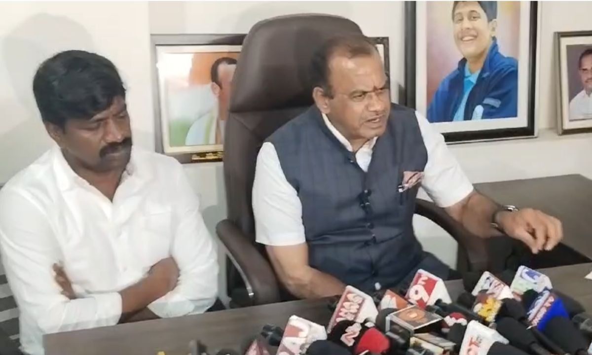 Minister Komatireddy | బీజేపీలో బీఆరెస్ విలీనం ఖాయం: మంత్రి కోమటిరెడ్డి వెంకట్ రెడ్డి Minister Komatireddy | బీజేపీలో బీఆరెస్ విలీనం ఖాయం: మంత్రి కోమటిరెడ్డి వెంకట్ రెడ్డి