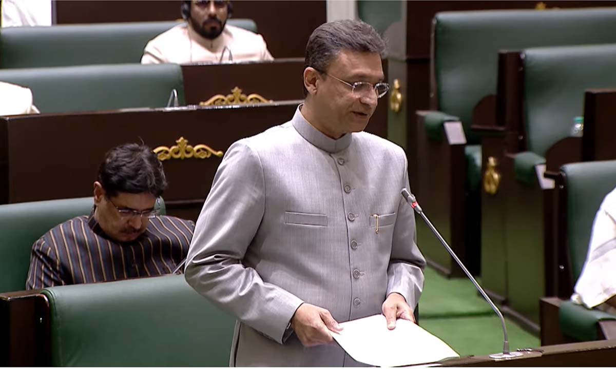 Akbaruddin | పైలట్ ప్రాజెక్టుకు పాతబస్తీనే ఎందుకు .. బడ్జెట్ చర్చలో అక్బరుద్ధిన్ నిలదీత Akbaruddin | పైలట్ ప్రాజెక్టుకు పాతబస్తీనే ఎందుకు .. బడ్జెట్ చర్చలో అక్బరుద్ధిన్ నిలదీత