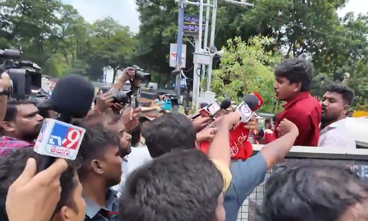 పీడీఎస్యూ..పీవైఎల్ అసెంబ్లీ ముట్టడి భగ్నం పీడీఎస్యూ..పీవైఎల్ అసెంబ్లీ ముట్టడి భగ్నం