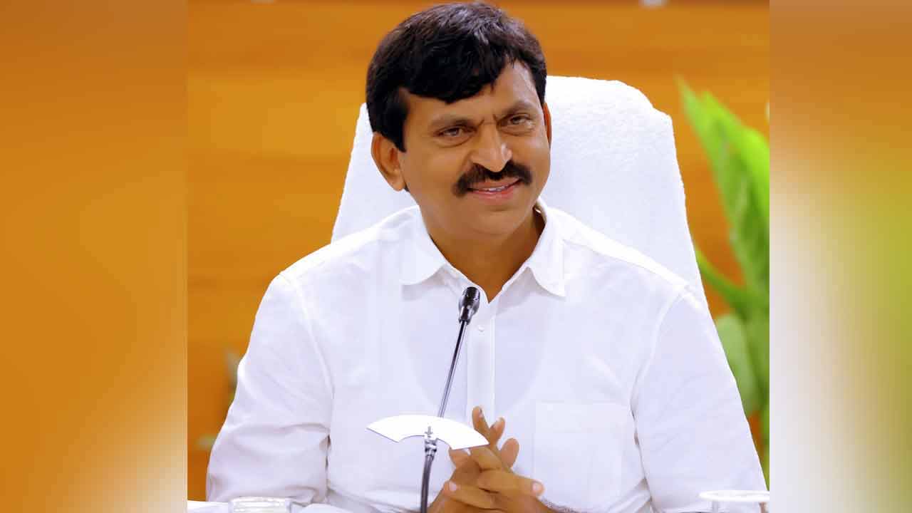 Ponguleti Srinivas Reddy | భారీ వర్షాలతో జనజీవనానికి ఆటంకాలు లేకుండా తక్షణ చర్యలు చేపట్టాలి : మంత్రి పొంగులేటి శ్రీనివాస్ రెడ్డి Ponguleti Srinivas Reddy | భారీ వర్షాలతో జనజీవనానికి ఆటంకాలు లేకుండా తక్షణ చర్యలు చేపట్టాలి : మంత్రి పొంగులేటి శ్రీనివాస్ రెడ్డి