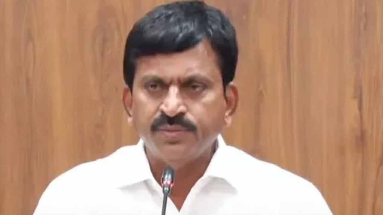 Congress: మంత్రి పొంగులేటిపై జంగ్ సైరన్.. పది మంది ఎమ్మెల్యేల రహస్య భేటీ? Congress: మంత్రి పొంగులేటిపై జంగ్ సైరన్.. పది మంది ఎమ్మెల్యేల రహస్య భేటీ?
