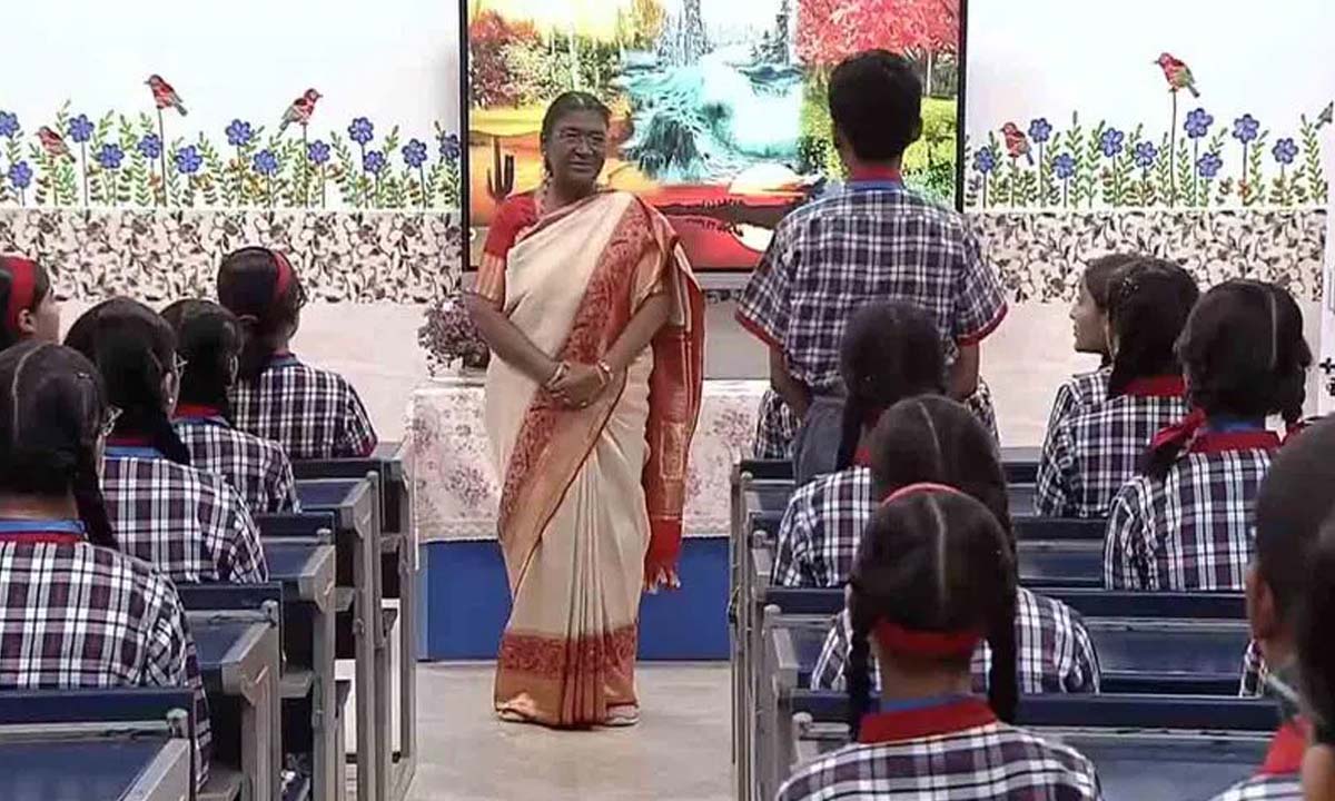 President of India | మళ్లీ ఉపాధ్యాయురాలిగా మారిన రాష్ట్రపతి ద్రౌపది ముర్మూ President of India | మళ్లీ ఉపాధ్యాయురాలిగా మారిన రాష్ట్రపతి ద్రౌపది ముర్మూ