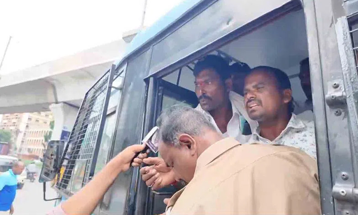 TGPSC | అరెస్టుల మధ్య టీజీపీఎస్సీ ముట్టడి భగ్నం TGPSC | అరెస్టుల మధ్య టీజీపీఎస్సీ ముట్టడి భగ్నం