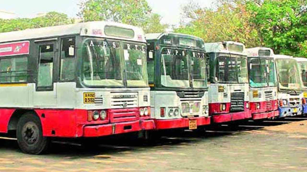 TGSRTC | రేపే సికింద్రాబాద్ మహంకాళి బోనాలు.. 175 బస్సులు నడపనున్న ఆర్టీసీ.. వివరాలివే..! TGSRTC | రేపే సికింద్రాబాద్ మహంకాళి బోనాలు.. 175 బస్సులు నడపనున్న ఆర్టీసీ.. వివరాలివే..!