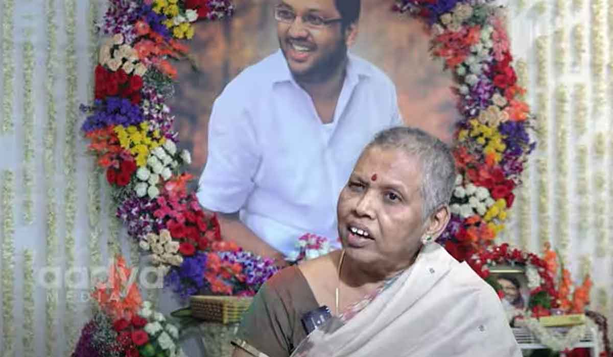 Sirish Bharadwaj| చివరి రోజులలో కూతురిని చూడాలని ఉందన్నా పంపలేదు.. మెగా ఫ్యామిలీపై శిరీష్ తల్లి షాకింగ్ కామెంట్స్ Sirish Bharadwaj| చివరి రోజులలో కూతురిని చూడాలని ఉందన్నా పంపలేదు.. మెగా ఫ్యామిలీపై శిరీష్ తల్లి షాకింగ్ కామెంట్స్