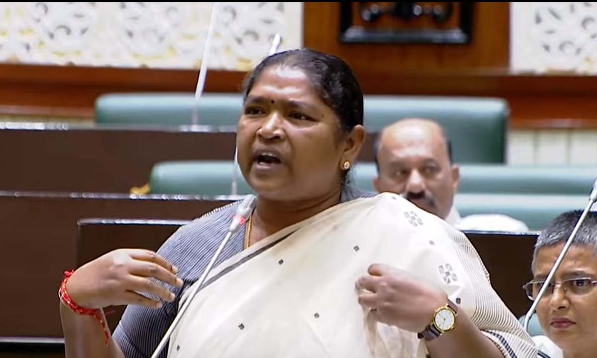 Sitakka | అది మా నాన్న హక్కు.. బీఆర్ఎస్ ఎమ్మెల్యేకు స్ట్రాంగ్ కౌంటరిచ్చిన మంత్రి సీతక్క Sitakka | అది మా నాన్న హక్కు.. బీఆర్ఎస్ ఎమ్మెల్యేకు స్ట్రాంగ్ కౌంటరిచ్చిన మంత్రి సీతక్క