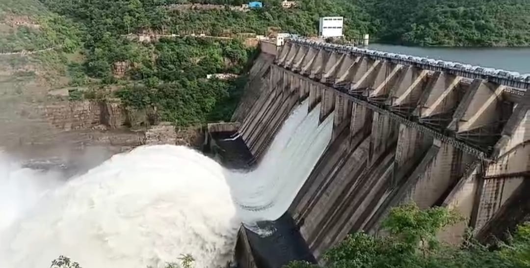 Srisailam Dam | శ్రీశైలం డ్యామ్ గేట్లు ఎత్తివేత Srisailam Dam | శ్రీశైలం డ్యామ్ గేట్లు ఎత్తివేత