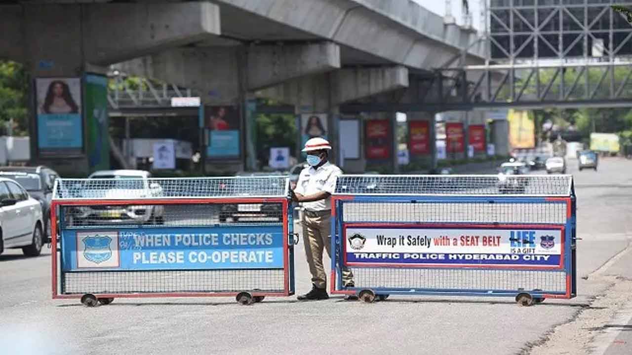 Traffic Restrictions | గోల్కొండ పరిసర ప్రాంతాల్లో ఆగస్టు 4 వరకు ట్రాఫిక్ ఆంక్షలు Traffic Restrictions | గోల్కొండ పరిసర ప్రాంతాల్లో ఆగస్టు 4 వరకు ట్రాఫిక్ ఆంక్షలు