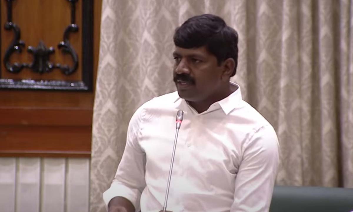 Vemula Viresham | రైతును రాజు చేయలేదు.. కానీ అప్పుల పాలు చేసింది బీఆర్ఎస్ ప్రభుత్వం : ఎమ్మెల్యే వేముల వీరేశం Vemula Viresham | రైతును రాజు చేయలేదు.. కానీ అప్పుల పాలు చేసింది బీఆర్ఎస్ ప్రభుత్వం : ఎమ్మెల్యే వేముల వీరేశం