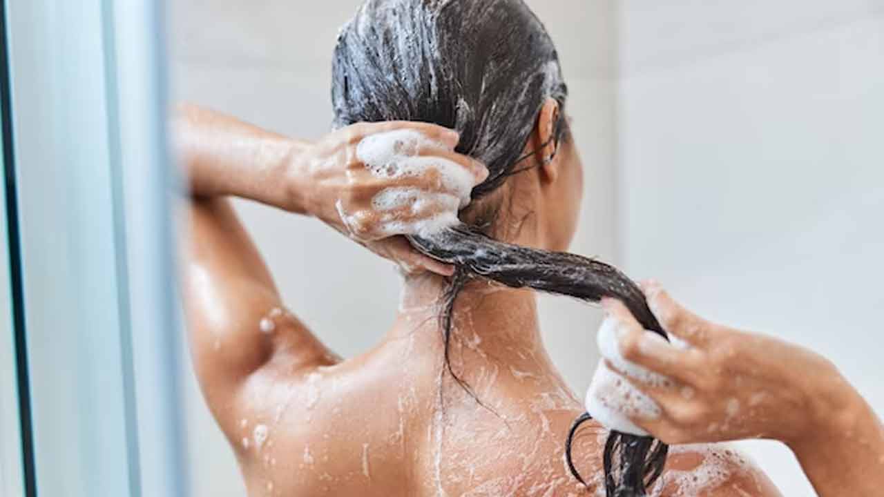 Woman Head Bath | గురువారం ఆ పని చేస్తే.. సంతానం కలగకపోవచ్చు..! ఇంకెన్ని సమస్యలో తెలుసా..? Woman Head Bath | గురువారం ఆ పని చేస్తే.. సంతానం కలగకపోవచ్చు..! ఇంకెన్ని సమస్యలో తెలుసా..?