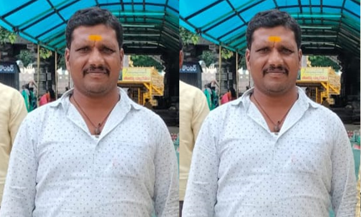 Jangaon | ఆన్లైన్ బెట్టింగ్కు యువకుడు బలి.. జనగామలో రైలు కింద పడి ఆత్మహత్య Jangaon | ఆన్లైన్ బెట్టింగ్కు యువకుడు బలి.. జనగామలో రైలు కింద పడి ఆత్మహత్య