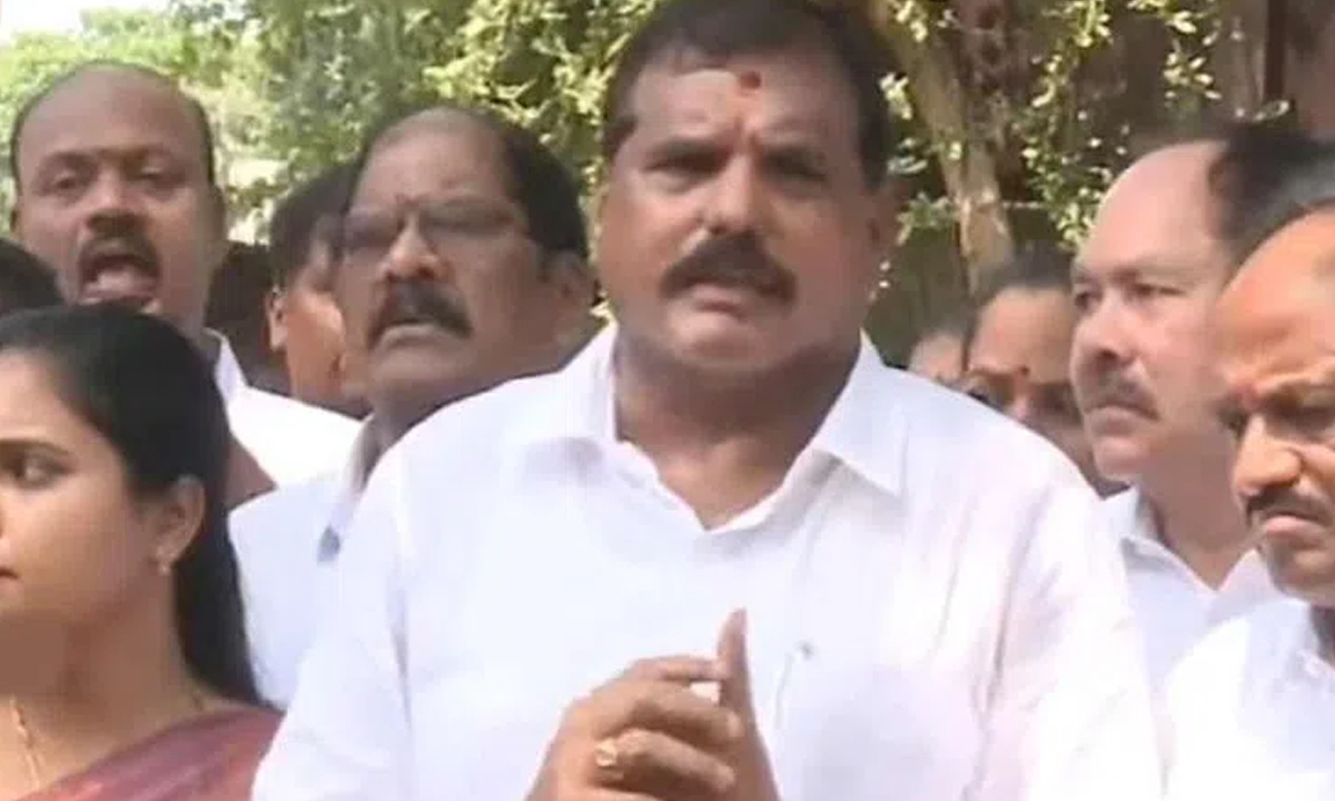 Visakha MLC elections | ఏపీ ఎమ్మెల్సీ ఎన్నికల్లో రసవత్తర ఘట్టం Visakha MLC elections | ఏపీ ఎమ్మెల్సీ ఎన్నికల్లో రసవత్తర ఘట్టం