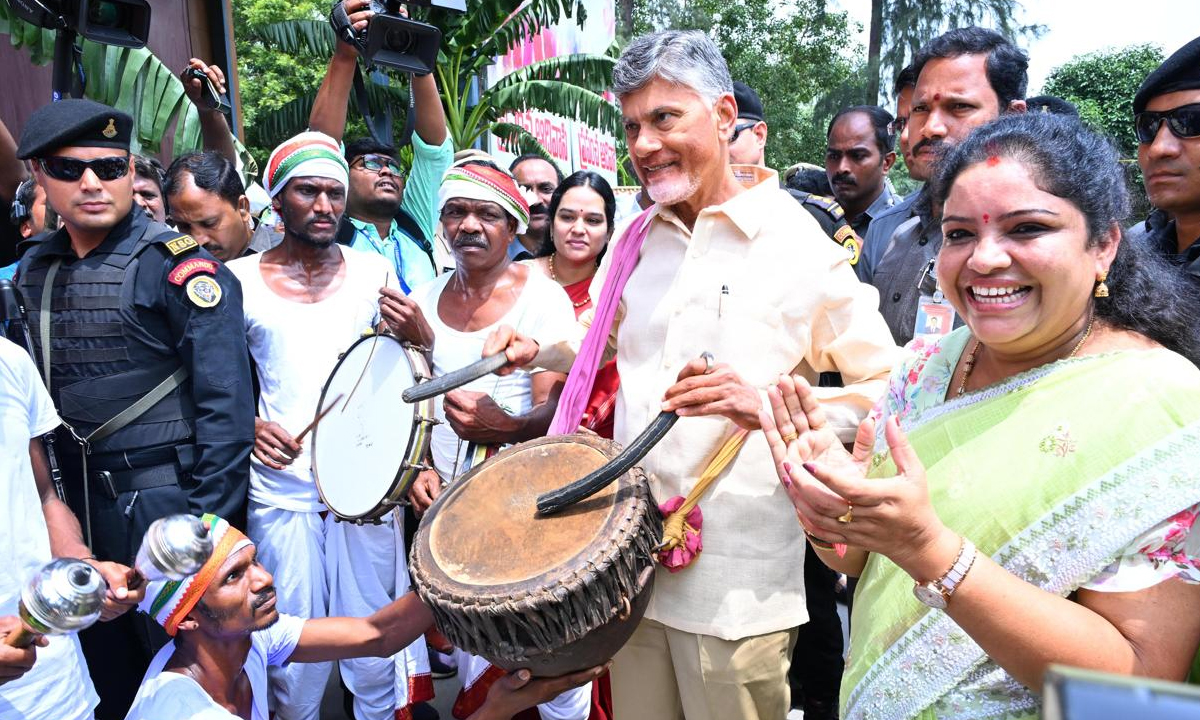 CM Chandrababu | గిరిజనుల అభివృద్దితోనే సమగ్రాభివృద్ధి సాధ్యం: సీఎం చంద్రబాబు CM Chandrababu | గిరిజనుల అభివృద్దితోనే సమగ్రాభివృద్ధి సాధ్యం: సీఎం చంద్రబాబు