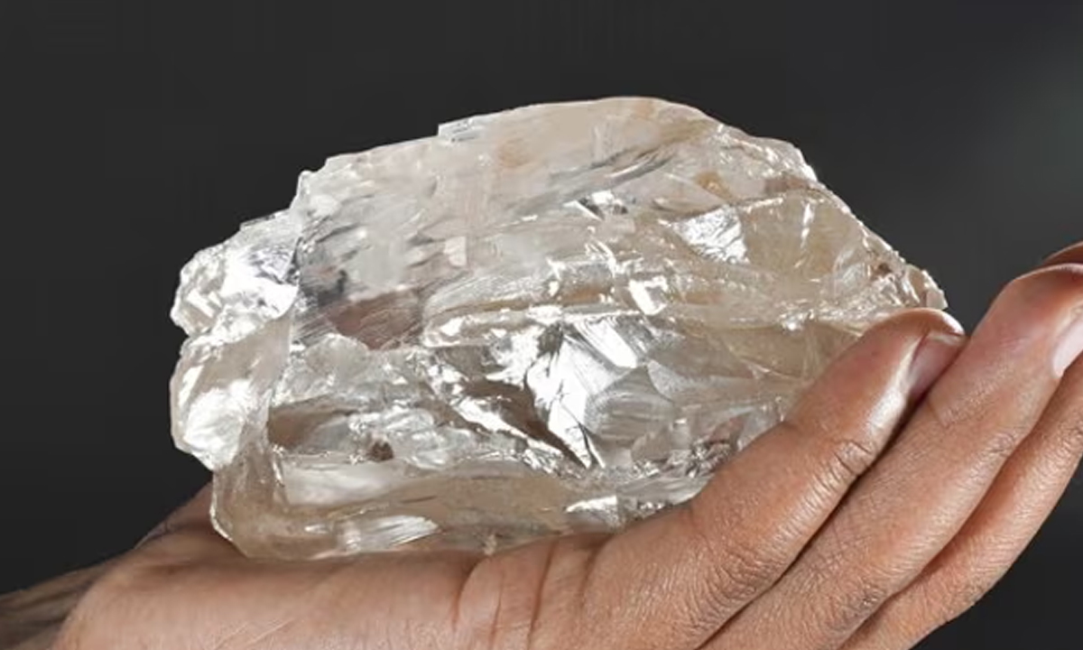 Diamond | వందేళ్లలో ఇదే పెద్ద డైమండ్.. బోట్స్వాన గనిలో లభ్యం Diamond | వందేళ్లలో ఇదే పెద్ద డైమండ్.. బోట్స్వాన గనిలో లభ్యం